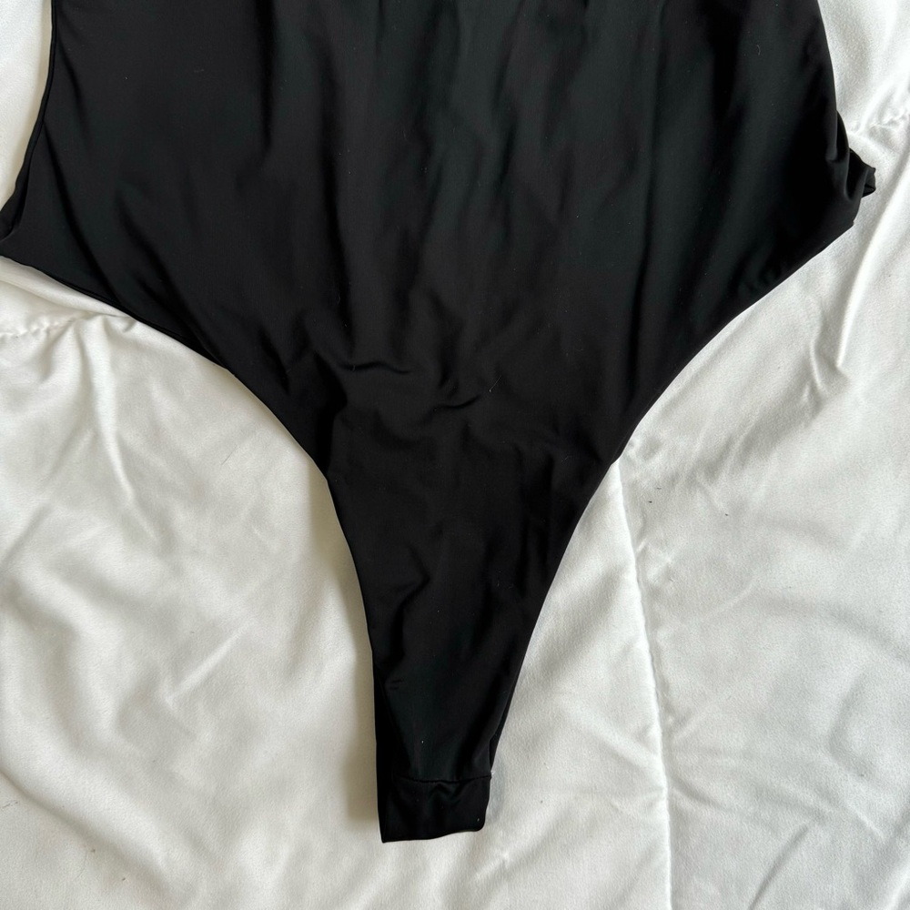 SLA The Label Black V-Neck Bodysuit - Size Large - Picture 4 of 8